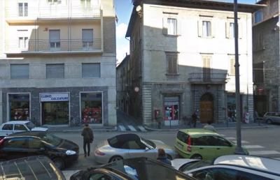 Ascoli Piceno, cinque arresti per rissa furibonda nella notte in Piazza Orlini