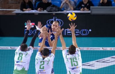 Pallavolo Serie A2, Goldenplast Potenza Picena ko al tie-break nel derby della provincia