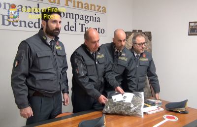Guardia di Finanza San Benedetto del Tronto, due arresti per spaccio di stupefacenti