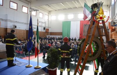 Vigili del Fuoco Ascoli, cerimonia e consegna onorificenze per celebrare Santa Barbara