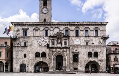 Ascoli: Palazzo dei Capitani, convegno ''Per una rilettura della città''
