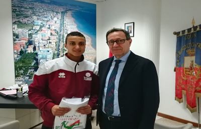 San Benedetto: il sindaco Piunti riceve Nadia Flalhi, campionessa italiana di boxe