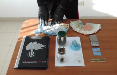 Folignano, arrestato 22enne per detenzione hashish e pericolosa droga sintetica