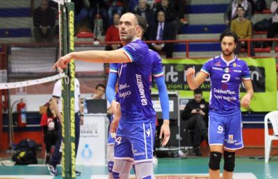 Pallavolo Serie A2, la GoldenPlast Potenza Picena beffata al tie-break dal Lamezia