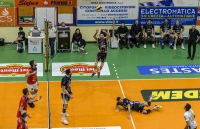 Pallavolo Serie A2, la M&G Videx Grottazzolina schiaccia Cuneo tra le mura amiche