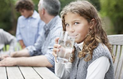 Una cattiva idratazione nei bambini può aumentare la probabilità di avere tosse