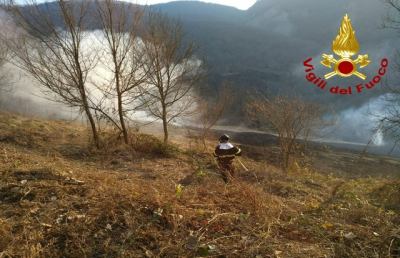 Trisungo di Arquata del Tronto, Vigili del Fuoco in azione per domare vasto incendio