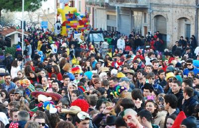 Montefiore dell'Aso, otto carri pronti a sfilare per il Carnevale 