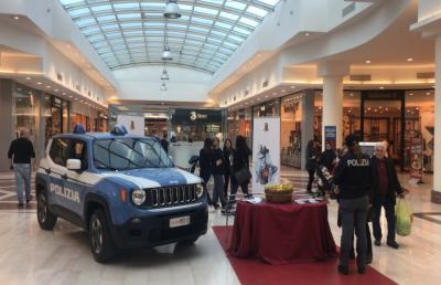 Polizia di Stato, campagna “Questo non è amore” al Liceo Orsini di Ascoli ed ''Al Battente''