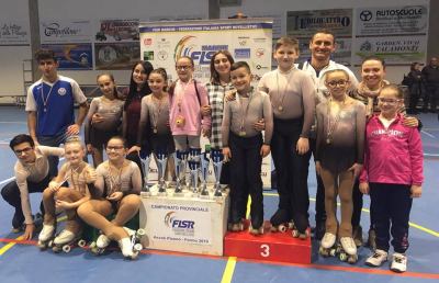 Pattinaggio artistico, la Diavoli Verde Rosa festeggia titolo di Campione Provinciale Federale