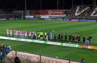 Venezia-Palermo 1-1, Puscas rimedia al gol di Bocalon. Vicario para un rigore a Nestorovski
