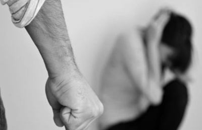 Ascoli Piceno: picchia di nuovo la moglie alla presenza della figlia, arrestato 41enne