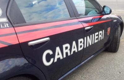 Follia a Grottammare: sfonda porta casa ex e minaccia di darle fuoco, arrestato 50enne