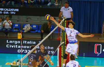 Pallavolo Serie A2, la GoldenPlast Potenza Picena vince la maratona thrilling con Livorno