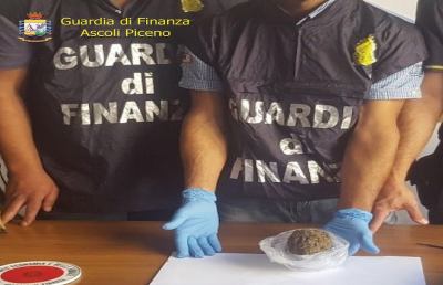 Guardia di Finanza Ascoli Piceno, blitz antidroga al ''Giardino Colucci''