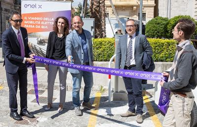Ascoli Piceno, inaugurate in Piazza Roma prime infrastrutture di ricarica per veicoli elettrici