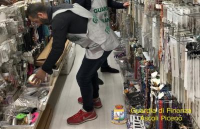 San Benedetto del Tronto, Finanza sequestra 105mila prodotti di bigiotteria non sicuri