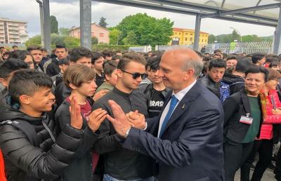 Ascoli Piceno, il ministro Bussetti in visita alle scuole ''Don Giussani'' e ''Fermi''