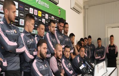 Palermo, tutti i calciatori in coro: ''Rivendichiamo il nostro diritto di giocare i playoff''