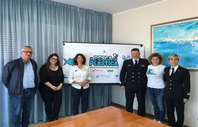 San Benedetto: progetto “A pesca di plastica”, onorevole Deiana in visita alla Capitaneria di Porto