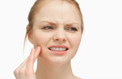 Mal di denti in vacanza: cosa fare