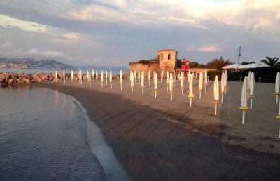 Sempre più bambini si perdono in spiaggia. Causa? Genitori distratti da cellulari e smartphone