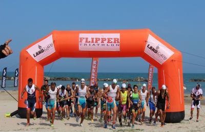 Flipper Triathlon Ascoli, Piccioni e Lucarelli primi nel 4° LANDeSwimRun a Cupra Marittima