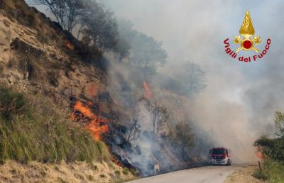Montefiore dell'Aso, incendio nelle contrade Menocchia e San Pietro