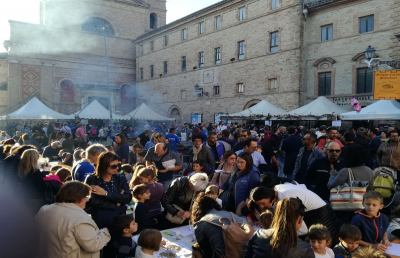 Montefiore dell'Aso, tutto pronto per la prima giornata della Castagnata in Piazza