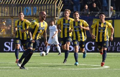 Serie B 8° turno: Benevento in fuga, lo Spezia passa a Pescara. Poker della Juve Stabia