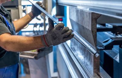 Superfici metalliche: i vantaggi dei rivestimenti di qualità