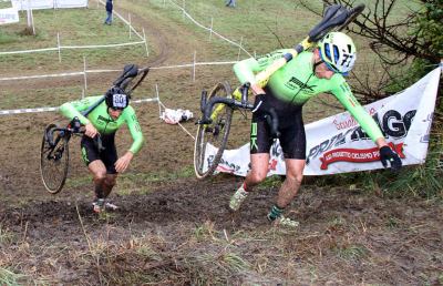 Ciclocross di Ascoli Piceno, grandissimo spettacolo sotto la pioggia e con il fango