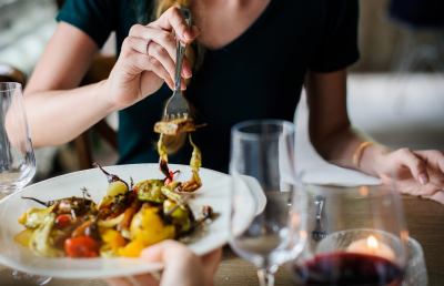 La salute passa dal cibo: 5 abitudini sbagliate da correggere subito