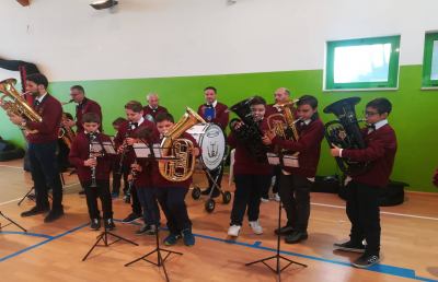 Massignano, grande successo per la lezione-concerto della Banda Musicale alla ''Murani''