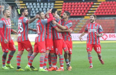 Cremonese-Empoli 1-0, Claiton regala la Lazio ai grigiorossi. Problema alla spalla per Frattesi