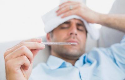 Febbre alta, mal di gola, spossatezza e tosse: è arrivata l'epidemia di influenza stagionale