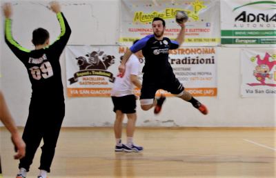 Pallamano Serie B, l'Handball Club Monteprandone aggancia in vetta il Cus Ancona