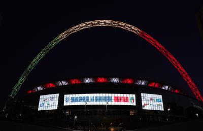 Coronavirus, arco di Wembley illuminato coi colori italiani. Gravina: “Grazie alla Federazione inglese”