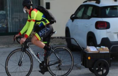 Bicicletta e consegna della spesa a domicilio: il gesto solidale dell'under 23 Checcucci nella sua Fano