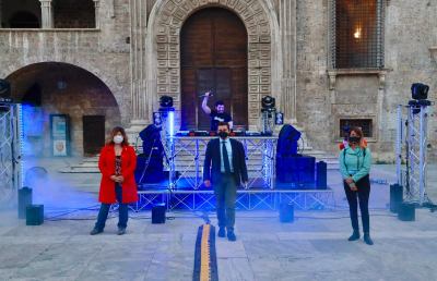 Ascoli Piceno, la splendida Piazza del Popolo trasformata in dj set con finalità benefiche