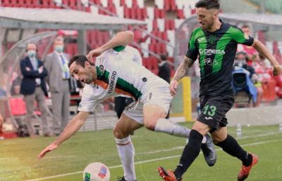 Pordenone-Venezia 0-0, Di Gregorio para un rigore ad Aramu dopo l'espulsione di Pasa