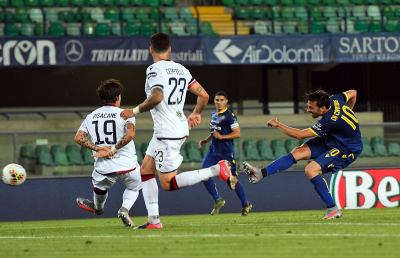 Verona-Cagliari 2-1, highlights