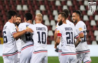 Serie B 35° turno: frenano in tante nell'alta classifica, Juve Stabia e Cosenza non mollano