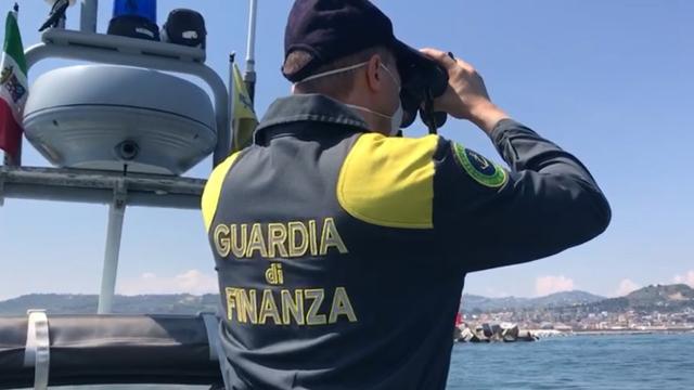 Guardia di Finanza, intensificati controlli lungo il litorale delle province di Ascoli e Fermo. 31 persone identificate