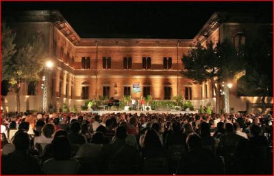 Grottammare, ''Cabaret amoremio'' in diretta Facebook
