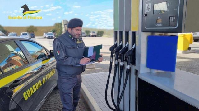 Guardia Finanza Macerata: contrasto agli illeciti nel settore prodotti energetici. Individuati 11 casi di irregolarità
