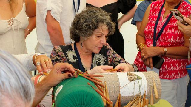 L’artista Bistra Pisancheva a Offida per corso su una tecnica innovativa di ricamo