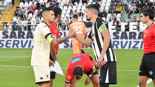 Ascoli-Lucchese 1-2, un brutto Picchio viene punito da Saporiti e l'ex Sasanelli. Terzo gol per Corazza
