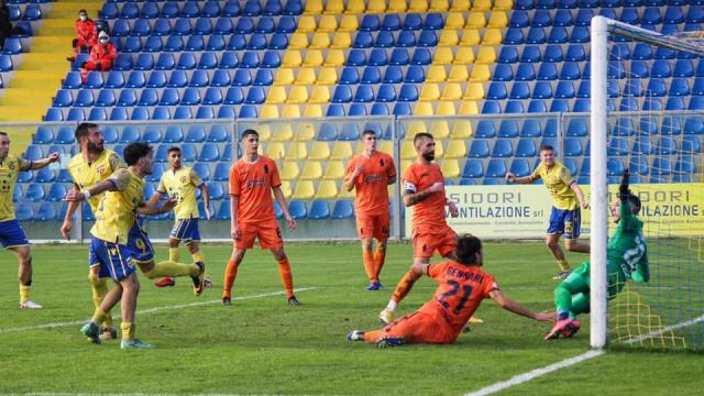 Serie C 14° turno: la Fermana si aggiudica lo scontro con la Pistoiese. Pari dell'Ancona Matelica, Vis Pesaro ko