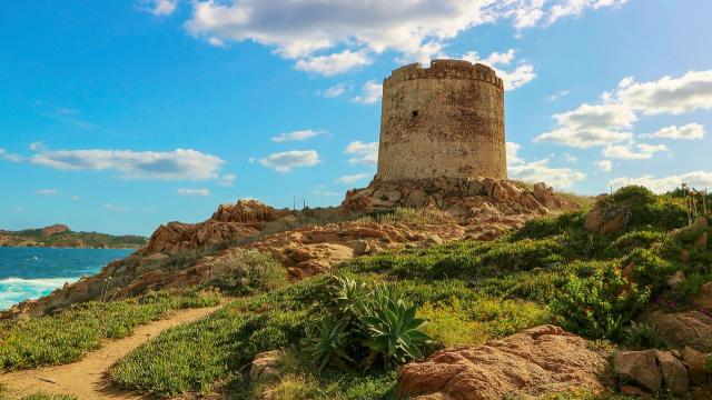 Visitare la Sardegna: 5 posti da non perdere e come raggiungerla
